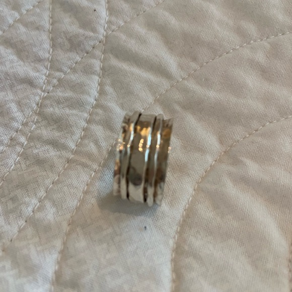 Beautiful Sterling Silver Ring - Picture 2 of 3